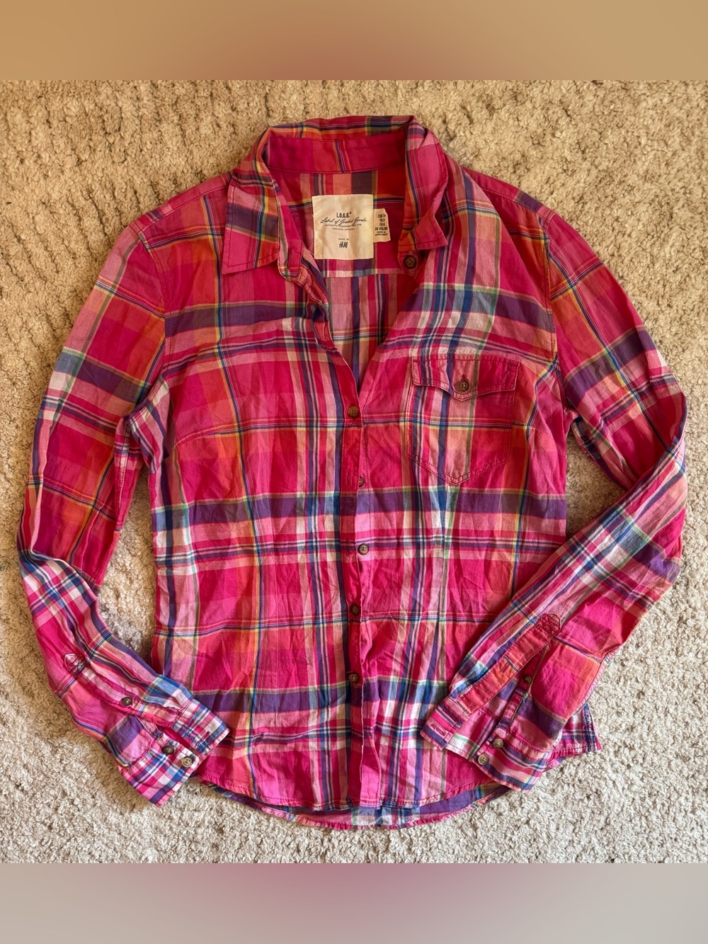 H&M women’s plaid button up long sleeve top, size 8 = M. EUC!!